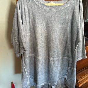 Easel elbow sleeve lightweight sweatshirt